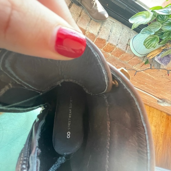 Brown lace up boots - Picture 2 of 4